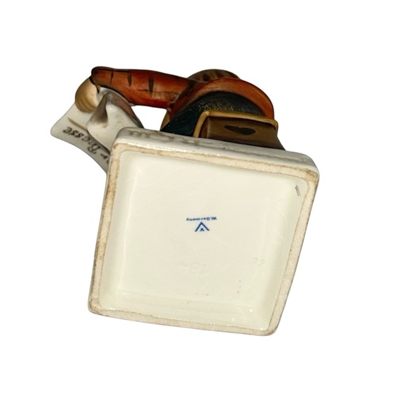 M.J.HUMMEL Latest News Young boy readying the newspaper Collectible Figurine - Picture 10 of 12